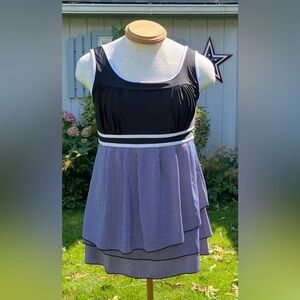 Women’s Square Neck 3-tiered Ruffle Tankini Swimsuit Top Size XL. Built in bra.